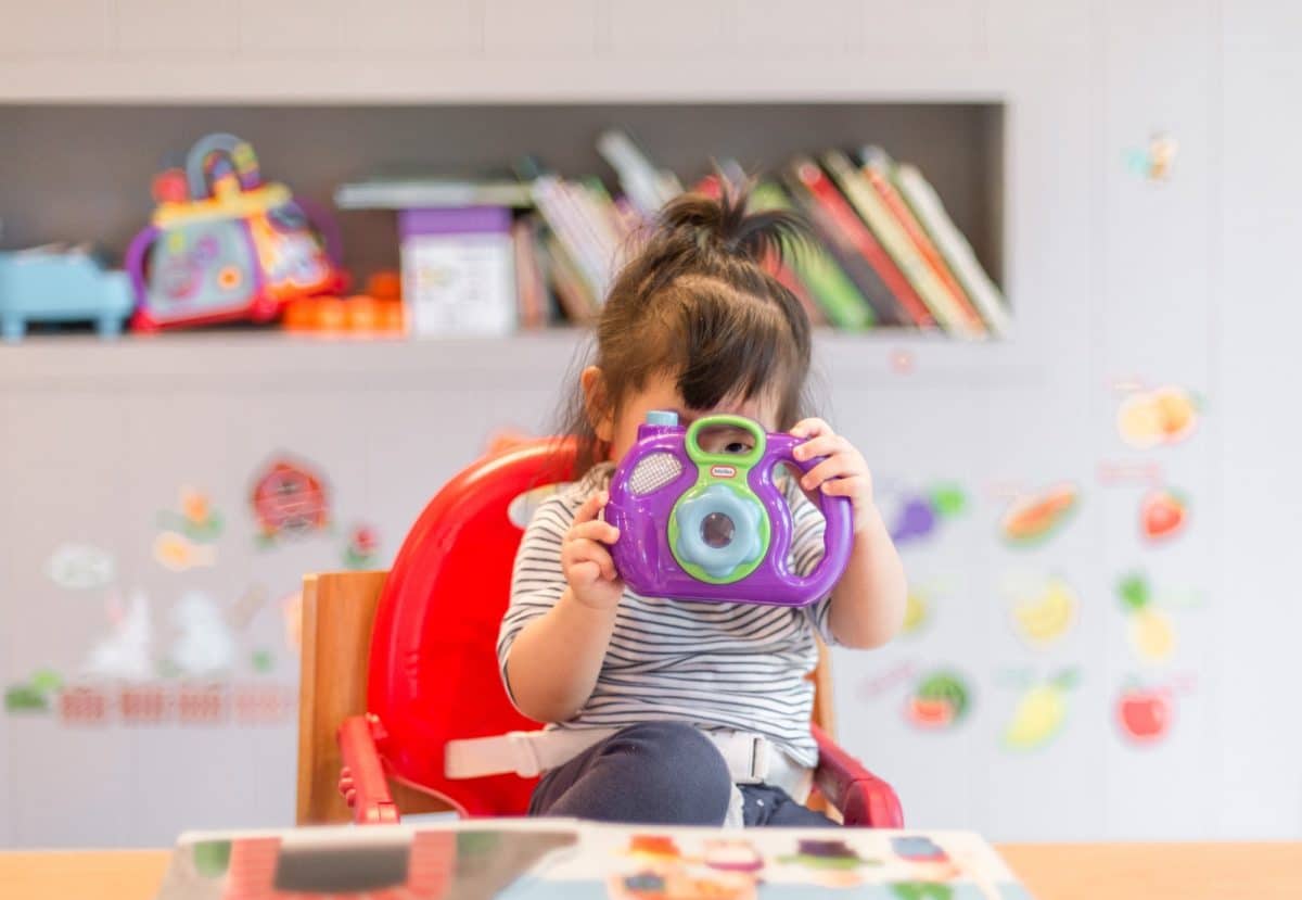 enfant à la crèche